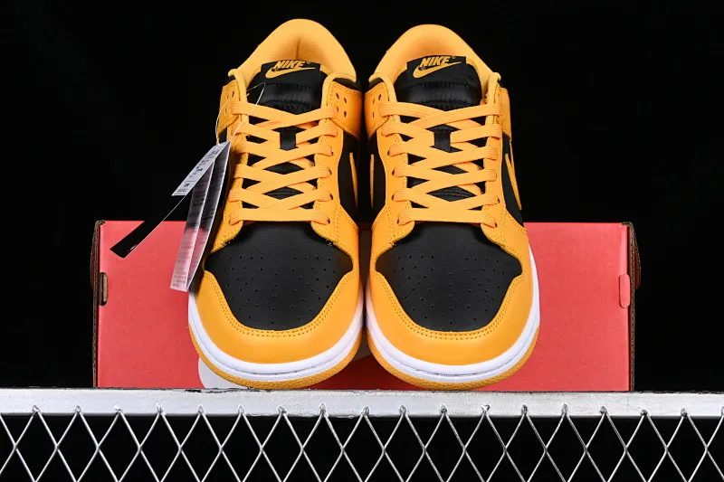 All Categories Nk SB Dunk Series Nk SB Dunk Low Low-top Sneakers Nk Dunk Low "Goldenrod" Black and Yellow University of Iowa SB Smashing Backboard Fashion Casual Sneakers DD1391-004
